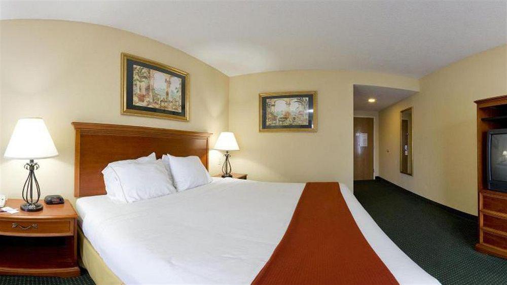 Holiday Inn Express Hotel & Suites Brooksville West, An Ihg Hotel Exterior photo