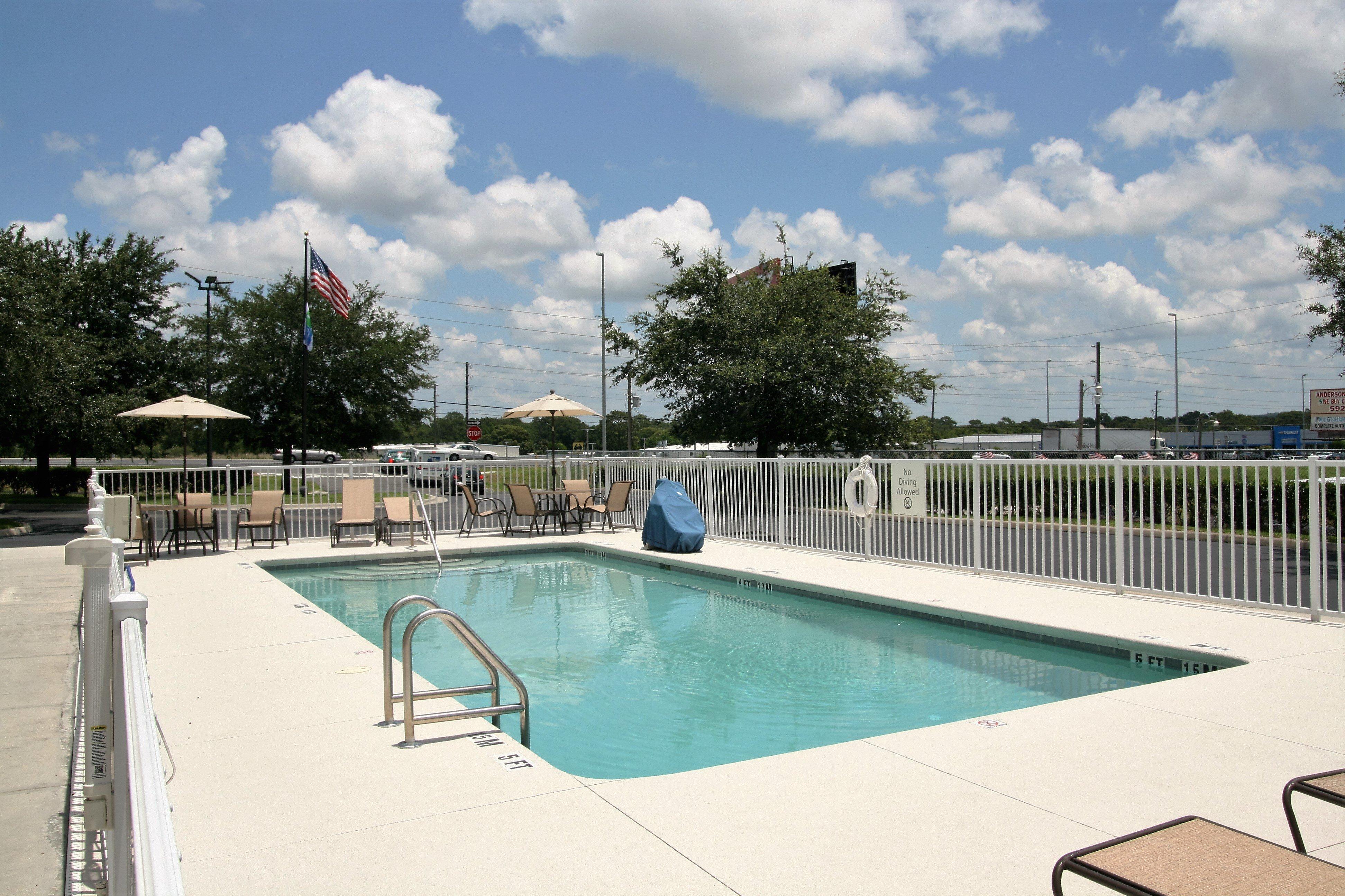 Holiday Inn Express Hotel & Suites Brooksville West, An Ihg Hotel Exterior photo