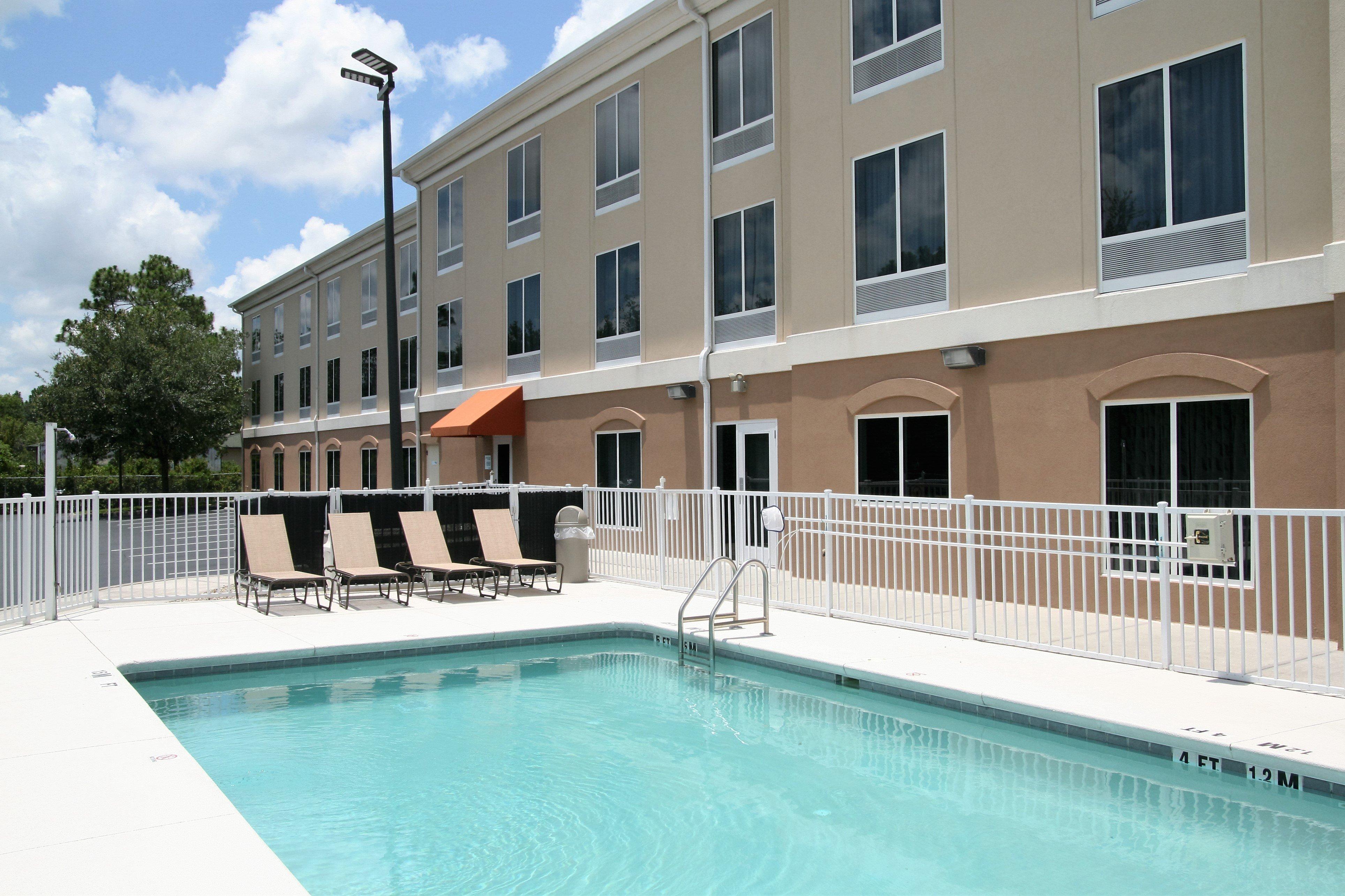 Holiday Inn Express Hotel & Suites Brooksville West, An Ihg Hotel Exterior photo