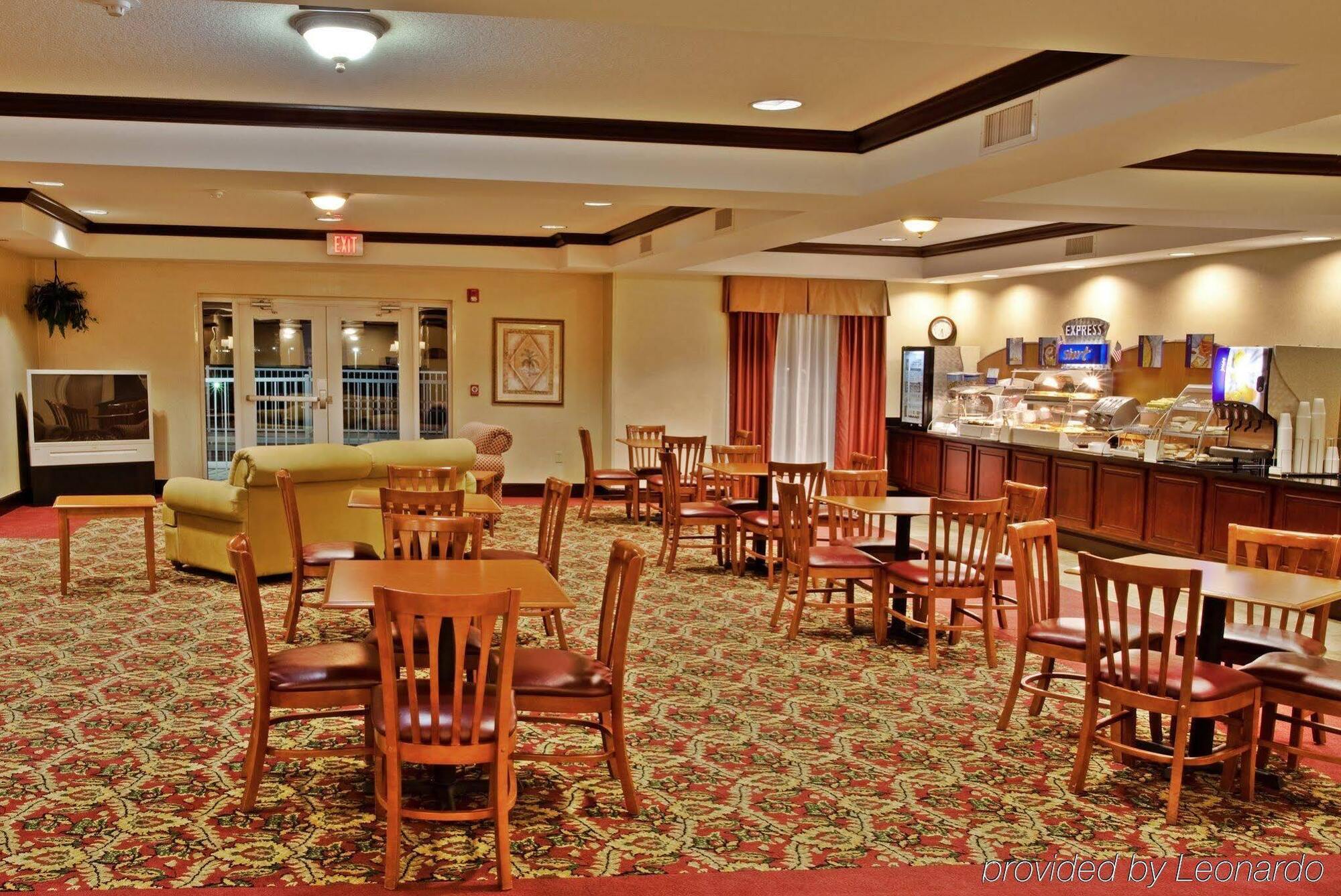 Holiday Inn Express Hotel & Suites Brooksville West, An Ihg Hotel Exterior photo